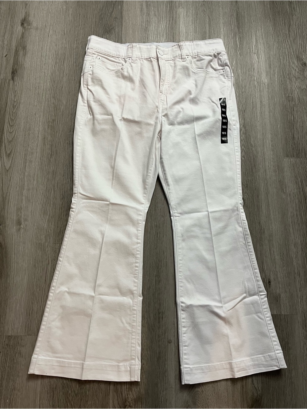 304–NWT Torrid  White Bombshell Flare Jeans